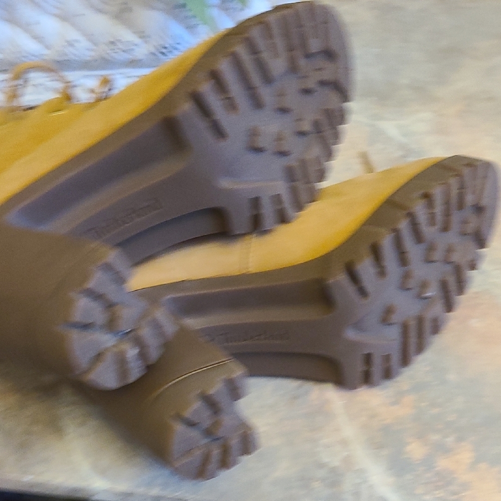 Timberland Wheat Suede Lace-Up Lug Heel Ankle Boots - Picture 4 of 8